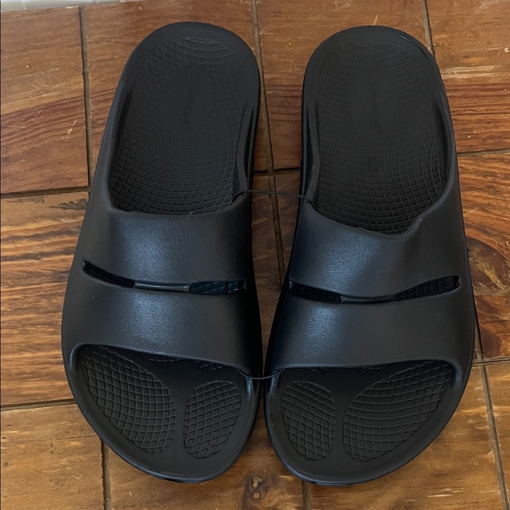 OOFOS Black Slide Sandals